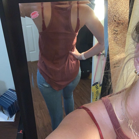 Burgundy tank top - Picture 6 of 7